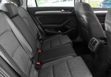 Volkswagen Passat B8 Variant Facelifting 2.0 TDI SCR 200KM 2023 Volkswagen Passat Variant 2.0TDI 200KM DSG, Business, Czujniki parkowania,, zdjęcie 11