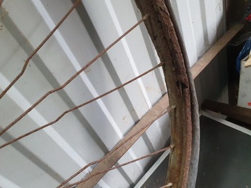 ПЕРЕДНЕЕ КОЛЕСО СТАРОГО ВИНТАЖНОГО ВЕЛОСИПЕДА 28 ДЮЙМОВ