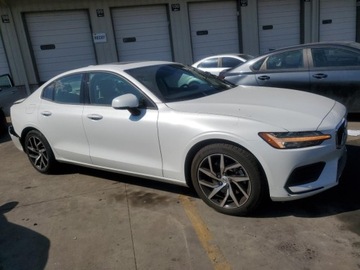 Volvo S60 III Sedan 2.0 T5 250KM 2020 Volvo S60 T5 Momentum 2020 2.0l 2.0 Benzyna 250KM, zdjęcie 4