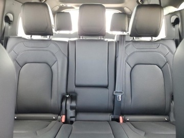 Land Rover Defender IV (L663) 2023 Land Rover Defender 130 se, 2023r., 4x4, 3.0L 3.0 Benzyna 395KM, zdjęcie 9