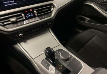BMW Seria 3 G20-G21 Touring 2.0 320d 190KM 2021 BMW Seria 3 VAT 23 d Touring 2.0 mHEV 190KM automat xdrive 2021 r., salon, zdjęcie 33
