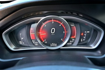 Volvo V40 II Hatchback Facelifting 2.0 D2 120KM 2016 Volvo V40 Iscription LiFT Full Led Digital Skóra, zdjęcie 20