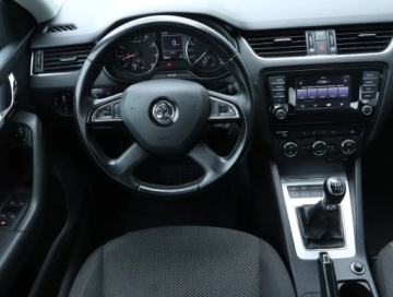 Skoda Octavia III Liftback 1.2 TSI 105KM 2015 Skoda Octavia 1.2 TSI, Salon Polska, zdjęcie 5