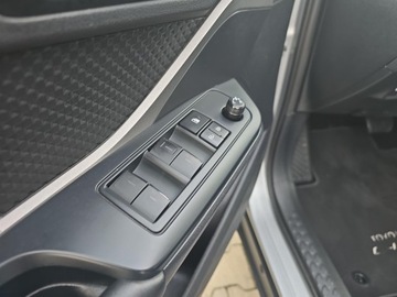 Toyota C-HR I Crossover Facelifting 1.8 Hybrid 122KM 2023 Toyota C-HR 1.8 Hybrid GPF Comfort Toyota C-HR 1,8, zdjęcie 19