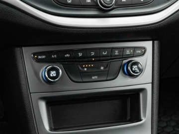 Opel Astra K Sportstourer Facelifting 1.2 Turbo 130KM 2021 Opel Astra GD247YV#1.2 T Edition 2 stref klima, zdjęcie 18