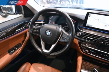 BMW Seria 5 G30-G31 Limuzyna Facelifting 2.0 518d 150KM 2022 BMW Seria 5 518dFV23Fotel SportowyLuxury LineRozbudowany Pakiet Lusterek, zdjęcie 14