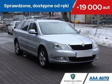 Skoda Octavia II Kombi Facelifting 2.0 TDI CR DPF 140KM 2013 Skoda Octavia 2.0 TDI, 4X4, DSG, Navi, Xenon
