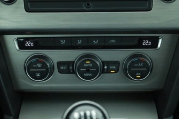 Volkswagen Passat B8 Variant 2.0 TDI BlueMotion SCR 150KM 2016 VW Passat 2.0 TDI, Salon Polska, Serwis ASO, zdjęcie 9