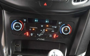 Ford Focus III Sedan Facelifting 1.6 TDCi 115KM 2015 Ford Focus 1.6D 2015 Duza Navi Sam Parkuje 2 KPL KOL Sprowadzony 1.6, zdjęcie 36