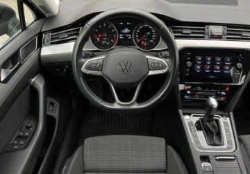 Volkswagen Passat B8 Limousine Facelifting 2.0 TSI 190KM 2021 Volkswagen Passat Business Pakiety, ACC, Ladowarka indukcyjna, GPS, ergoC, zdjęcie 4