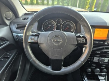 Opel Astra J Hatchback 5d 1.6 Twinport ECOTEC 115KM 2009 Opel Astra Xenon, KlimaTronik, Grzane Fotele, PDC, zdjęcie 15
