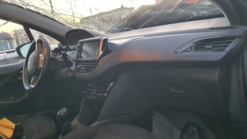 Peugeot 208 I Hatchback 5d Facelifting 1.2 PureTech 82KM 2017 PEUGEOT 208 1.2 82 KM, zdjęcie 7