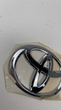 TOYOTA AYGO I AURIS YARIS ZNAKY ZNAK KRYT KUFRU ZADNÍ 75431-0H010