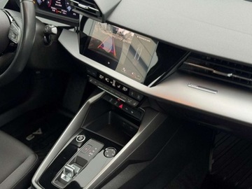 Audi A3 8Y Sportback 1.5 35 TFSI 150KM 2023 Audi A3 Sportback Kamera cofania ,Tempomat , Kluczyk komfortowy , Smartpho, zdjęcie 13