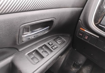 Mitsubishi Outlander III SUV 2.2 DOHC DI-D 150KM 2013 Mitsubishi Outlander 2013r, 2.3 DIESEL 4x4. Uszkodzony tyl i lekko przod., zdjęcie 10