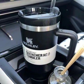 Изолированный стакан Stanley на 30/40 унций с крышкой