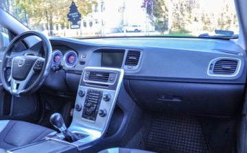 Volvo V60 I Kombi 2.0 D3 163KM 2011 Volvo V60 2,0d 163KM Bezwypadkowy R-Design 2.0 Diesel 163KM, zdjęcie 9