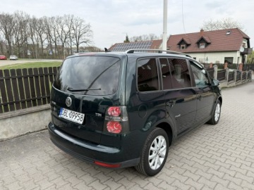 Volkswagen Touran I 1.9 TDI 105KM 2010 Volkswagen Touran 1,9 tdi autamat DSG ładny, zdjęcie 3