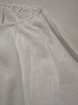 Zwiewna szeroka bluzka damska dekolt na gumce szerokie mankiety falbanka