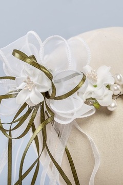 Причастный венок с белыми цветами и жемчугом