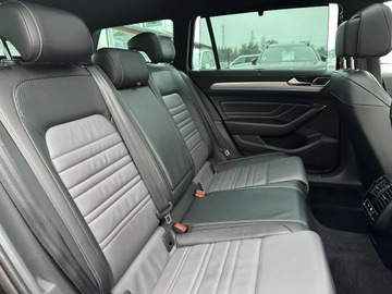 Volkswagen Passat B8 Variant Facelifting 2.0 TDI SCR 150KM 2023 Volkswagen Passat R-Line*DSG*Full Led*Panorama*, zdjęcie 22