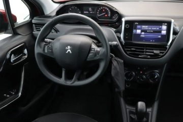 Peugeot 208 I Hatchback 5d Facelifting 1.2 PureTech 82KM 2016 Peugeot 208 1.2 PureTech, Salon Polska, zdjęcie 6