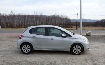Peugeot 208 I Hatchback 3d 1.2 VTI 82KM 2013 Peugeot 208 1.2 VTI 82KM Klimatyzacja Tablet Nierowna praca silnika Pali J, zdjęcie 7