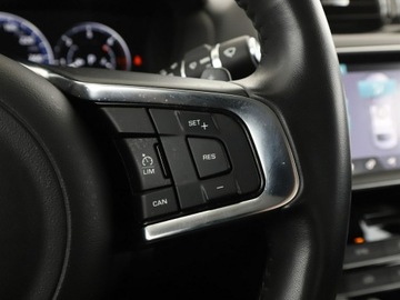 Jaguar XE Sedan 2.0 i4 180KM 2018 Jaguar XE niski przebieg skóra navi virtual, zdjęcie 29