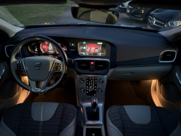 Volvo V40 II Hatchback Facelifting 2.0 D2 120KM 2016 Volvo V40 2.0 D2 Full LED Podgrzewane fotele Wymieniony rozrząd, zdjęcie 9