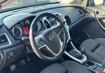 Opel Astra J Sports Tourer 1.7 CDTI ECOTEC 110KM 2012 Opel Astra 2012 r. 1.7 Diesel 110KM, zdjęcie 7