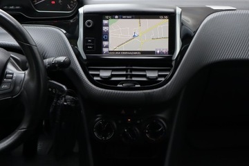 Peugeot 208 I Hatchback 5d Facelifting 1.2 PureTech 82KM 2016 Peugeot 208 1.2 PureTech, Navi, Klima, Tempomat, zdjęcie 12