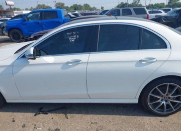 Mercedes Klasa E W213 2021 Mercedes-Benz Klasa E 2021, 2.0L, od ubezpieczalni, zdjęcie 3