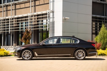 BMW Seria 7 G11-G12 Sedan 750i 450KM 2016 BMW G12 750Li xDrive Individual, zdjęcie 27