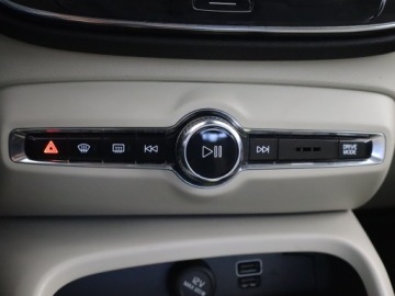 Volvo XC40 Crossover 2.0 D4 190KM 2018 Volvo XC40 D4 AWD, 187 KM, 4X4, Automat, Skóra, zdjęcie 19