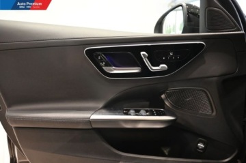 Mercedes Klasa C W206 2023 Mercedes-Benz Klasa C FV23Kierownica SupersportowaPodswietlane listwy prog, zdjęcie 9