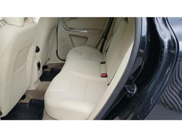 Volvo XC60 I SUV 2.0 D3 163KM 2013 VOLVO XC60 D4, Automat, Jasne wnętrze z drewnem, zdjęcie 4