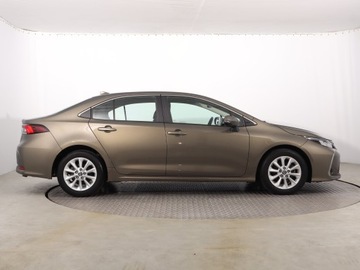 Toyota Corolla XII Sedan 1.8 Hybrid 122KM 2022 Toyota Corolla 1.8 Hybrid, Salon Polska, zdjęcie 5