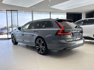 Volvo V90 II Plug-In Facelifting 2.0 T8 Plug-In Hybrid 391KM 2021 Volvo V90 T8 AWD Plug-In Hybrid R-Design HUD ACC Bowers Wilkins 2.0, zdjęcie 1