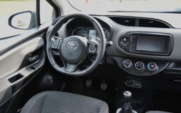 Toyota Yaris III Hatchback 5d Facelifting 2017 1.0 VVT-i 72KM 2019 Toyota Yaris GWARANCJA, 1. Rej. 2020r, Benzyna, Asystent pasa, Swietnie ut, zdjęcie 10