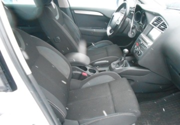 Citroen C4 II Hatchback 5d Facelifting 1.6 BlueHDi 100KM 2017 Citroen C4 Citroen C4 II 1.6 diesel 99 KM 1.6 Diesel 99KM, zdjęcie 8