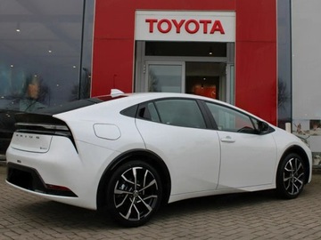 Toyota Prius V (XW60) 2.0  Hybrid Dynamic Force Plug-in 223KM 2025 Od ręki - Prestige 2.0 Hybrid Plug-in 223KM | Podgrzewane fotele!, zdjęcie 2
