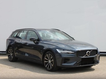 Volvo V60 II  2025 VOLVO V60 T6 AWD Plug-In Hybrid Plus Dark Combi (398 KM) 2025, zdjęcie 6