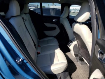 Volvo XC40 Crossover Facelifting 2.0 B4 197KM 2024 Volvo XC 40 2024 VOLVO XC40 PLUS 2.0 Benzyna 197KM, zdjęcie 10