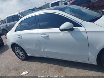 Mercedes Klasa A W177/V177 2020 Mercedes-Benz Klasa A 2020 Mercedes-Benz A-Class A 220 Sedan 2.0 Benzyna, zdjęcie 11