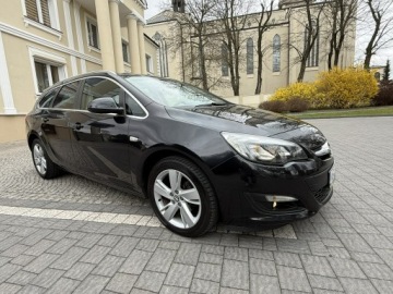 Opel Astra J Sports Tourer Facelifting 1.4 Turbo ECOTEC 120KM 2014 Opel Astra J 1.4T Lift 2014r Nawigacja Serwis