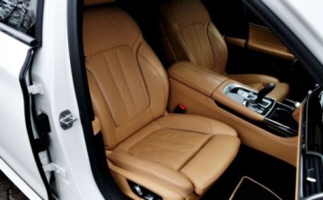 BMW Seria 7 G11-G12 Sedan Facelifting 4.4 750i 530KM 2020 BMW Seria 7 M-Pakiet X-Drive Maly przebieg, Bogata wersja wyposazenia,, zdjęcie 10