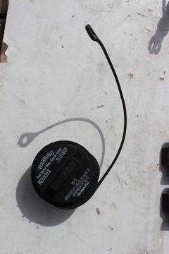 SUBARU IMPREZA 2001-2007 ZÁCPA  NÁDRŽE PLNĚNÍ PALIVA BENZÍN