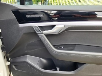 Volkswagen Touareg III SUV 4.0 V8 TDI SCR 422KM 2019 Touareg R-LINE * V8 4,0l diesel 421KM*Salon PL*Bezwypadkowy* ASO*VAT23, zdjęcie 38