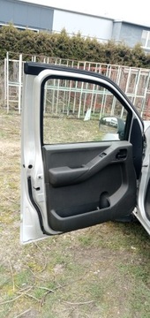 DVEŘE LEVÉ PŘEDNÍ NISSAN NAVARA D40