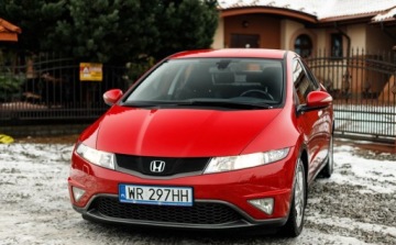 Honda Civic VIII Hatchback 3d 1.8 i-VTEC 140KM 2011 Honda Civic 1.8 i-VTEC 140KM benzyna niski przebieg PDC Climatronic welur, zdjęcie 10